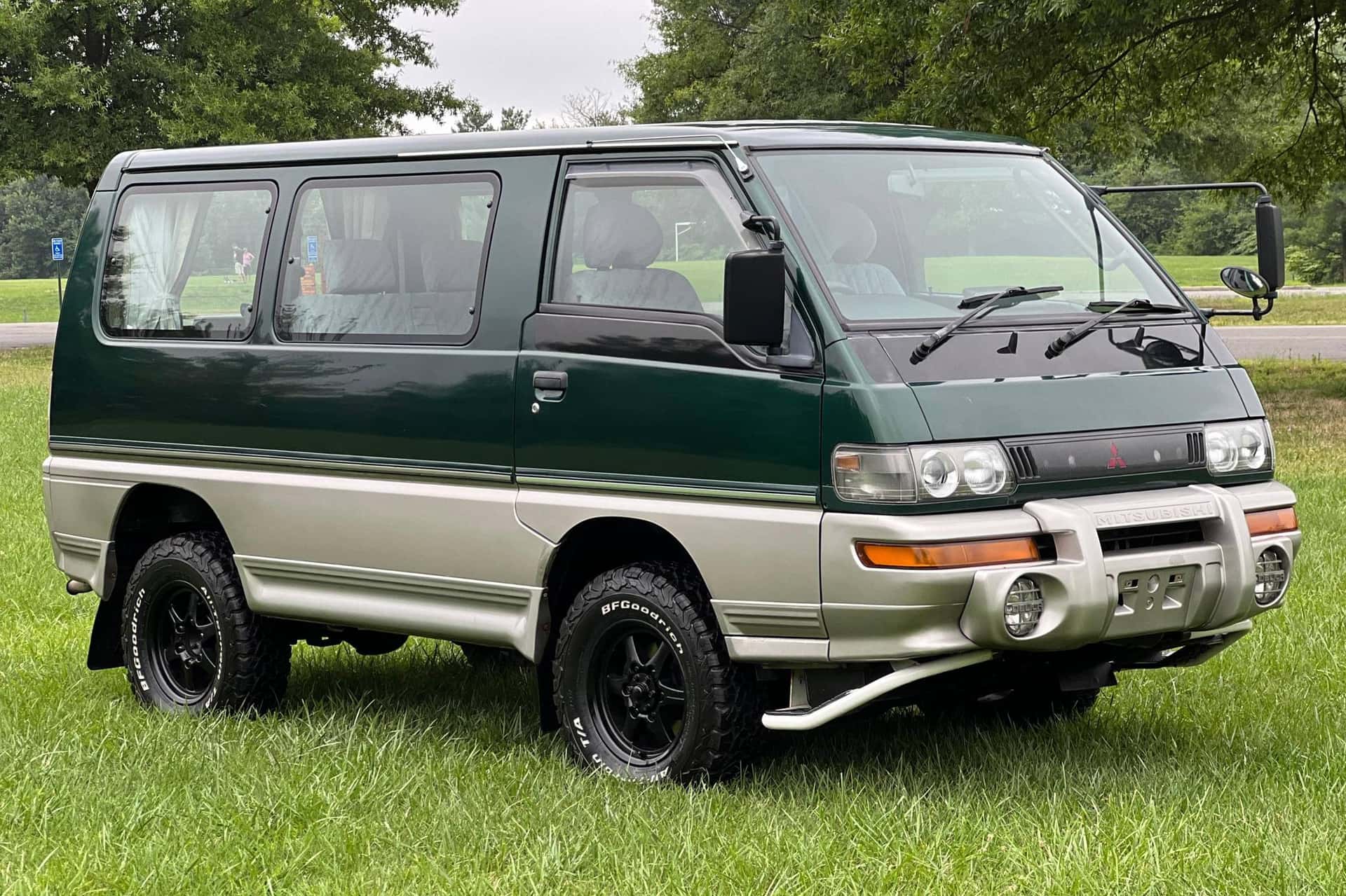 1998 Mitsubishi Delica sold for $11,200