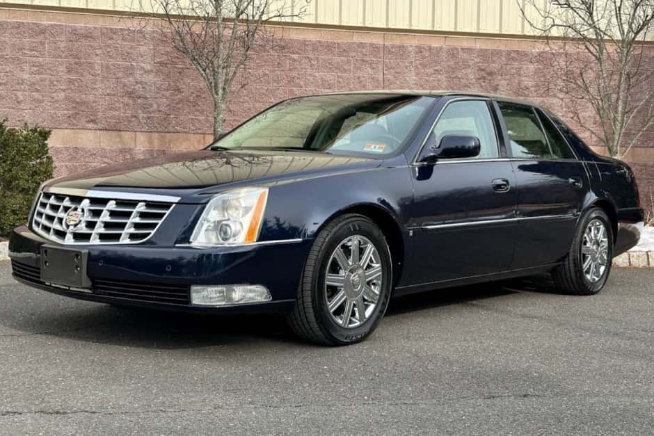 2006 Cadillac DTS sold for $8,300