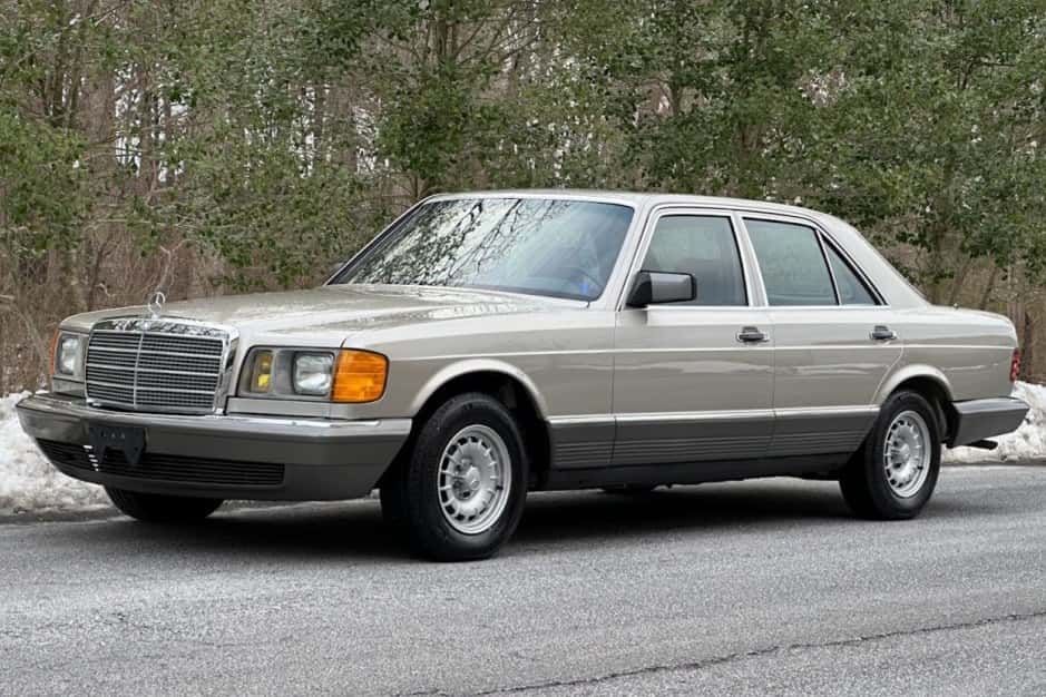 1985 Mercedes-Benz W126 S-Class sold for $15,000