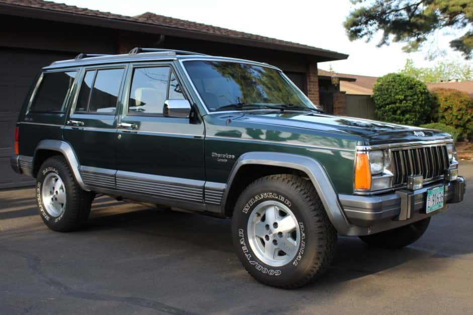 1992 Jeep XJ Cherokee sold for $15,900