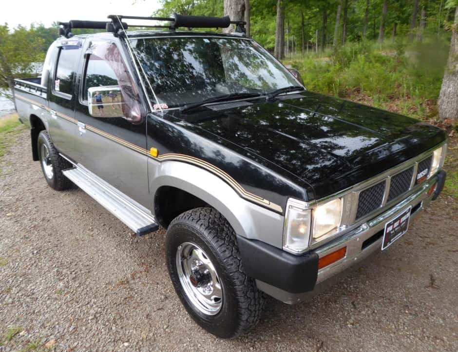 1990 Nissan Pickup sold for $9,300