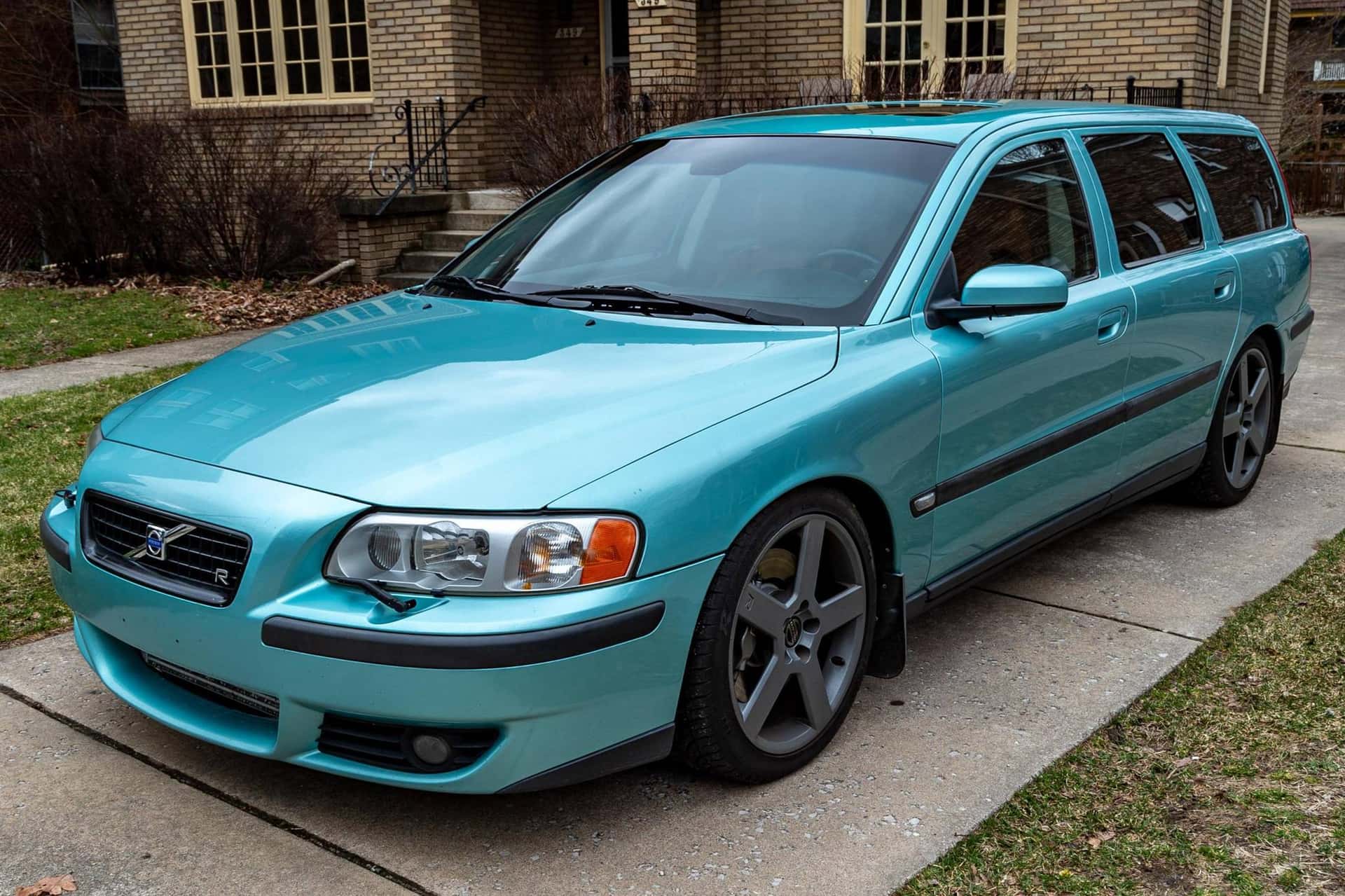 2004 Volvo V70 sold for $25,250