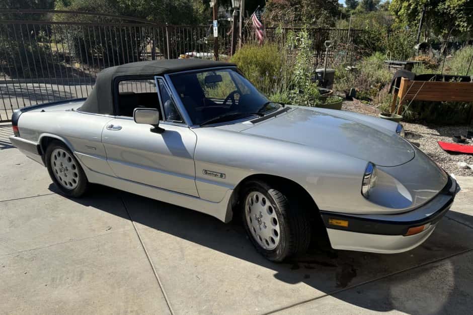 1990 Alfa Romeo 105/115 Spider Series 3 sold for $9,100