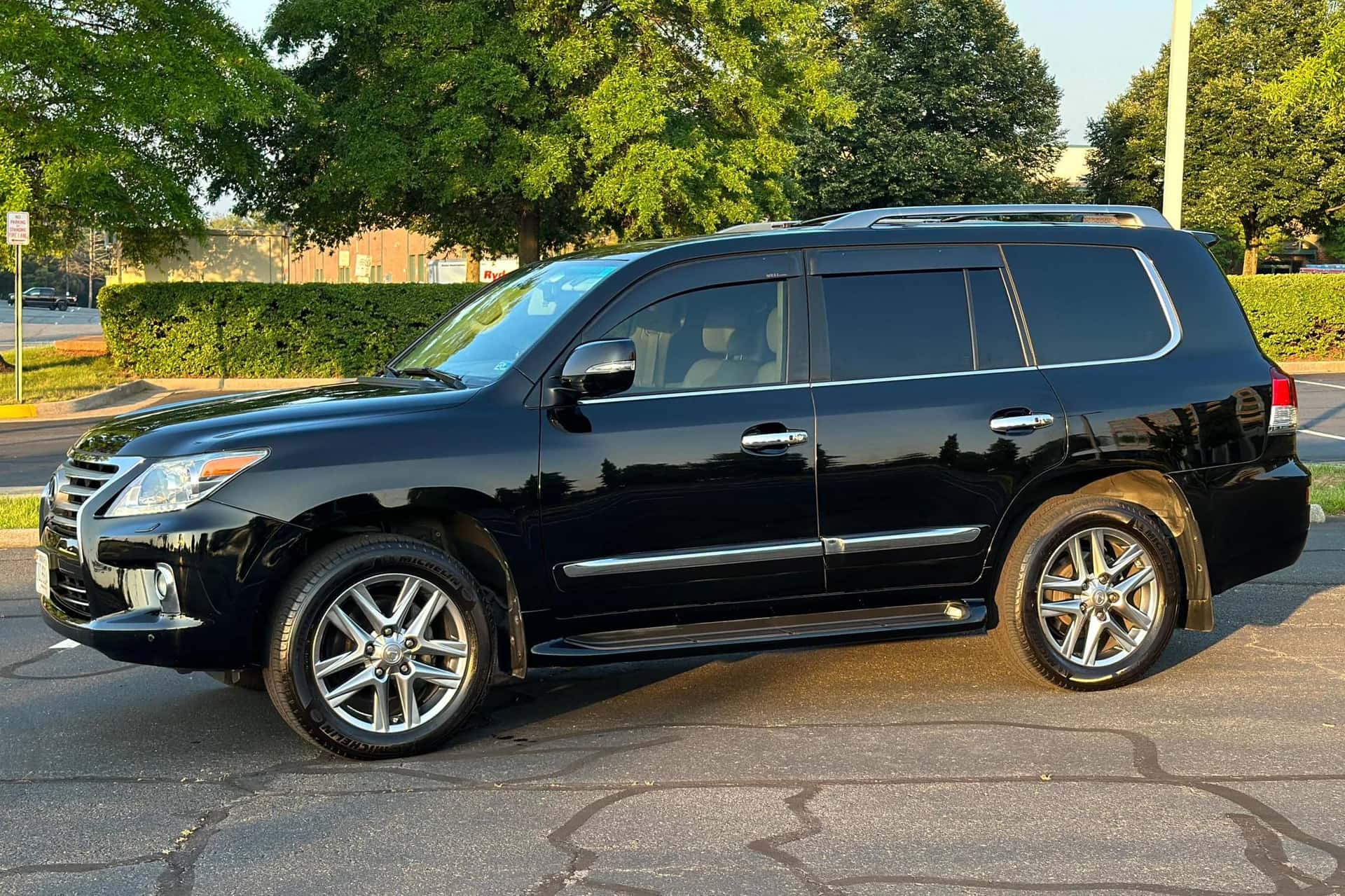 2013 Lexus LX sold for $33,750
