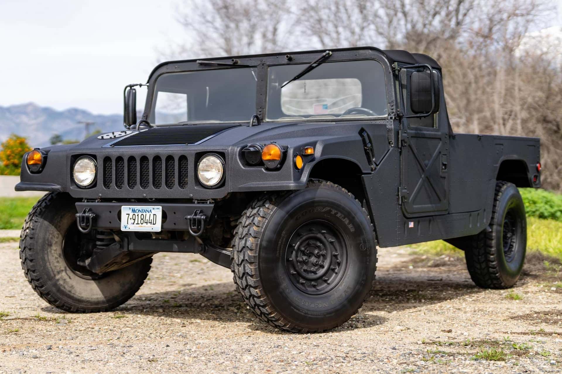 1990 AM General Hummer sold for $10,300