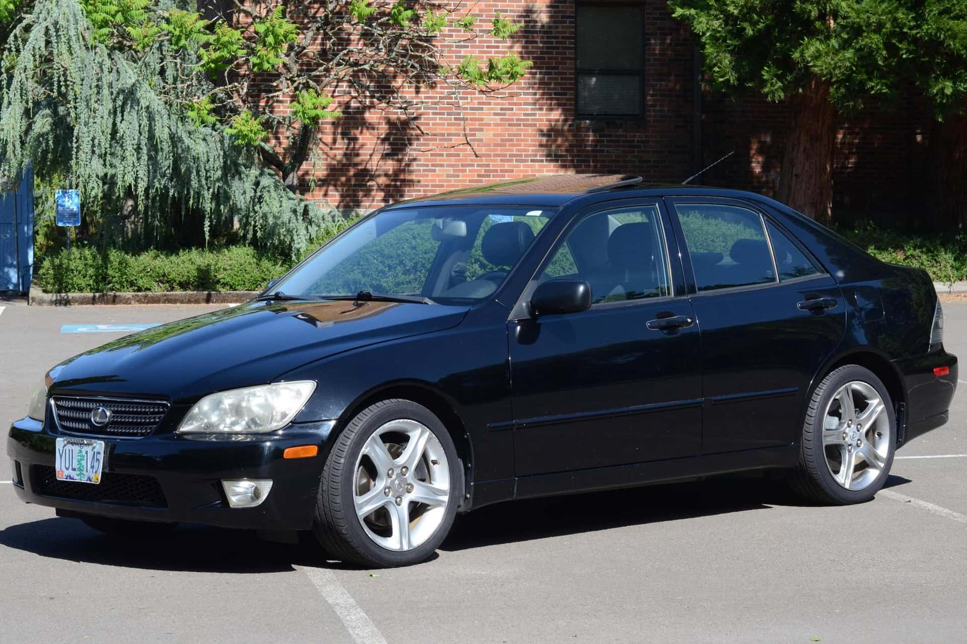 2002 Lexus IS sold for $9,400