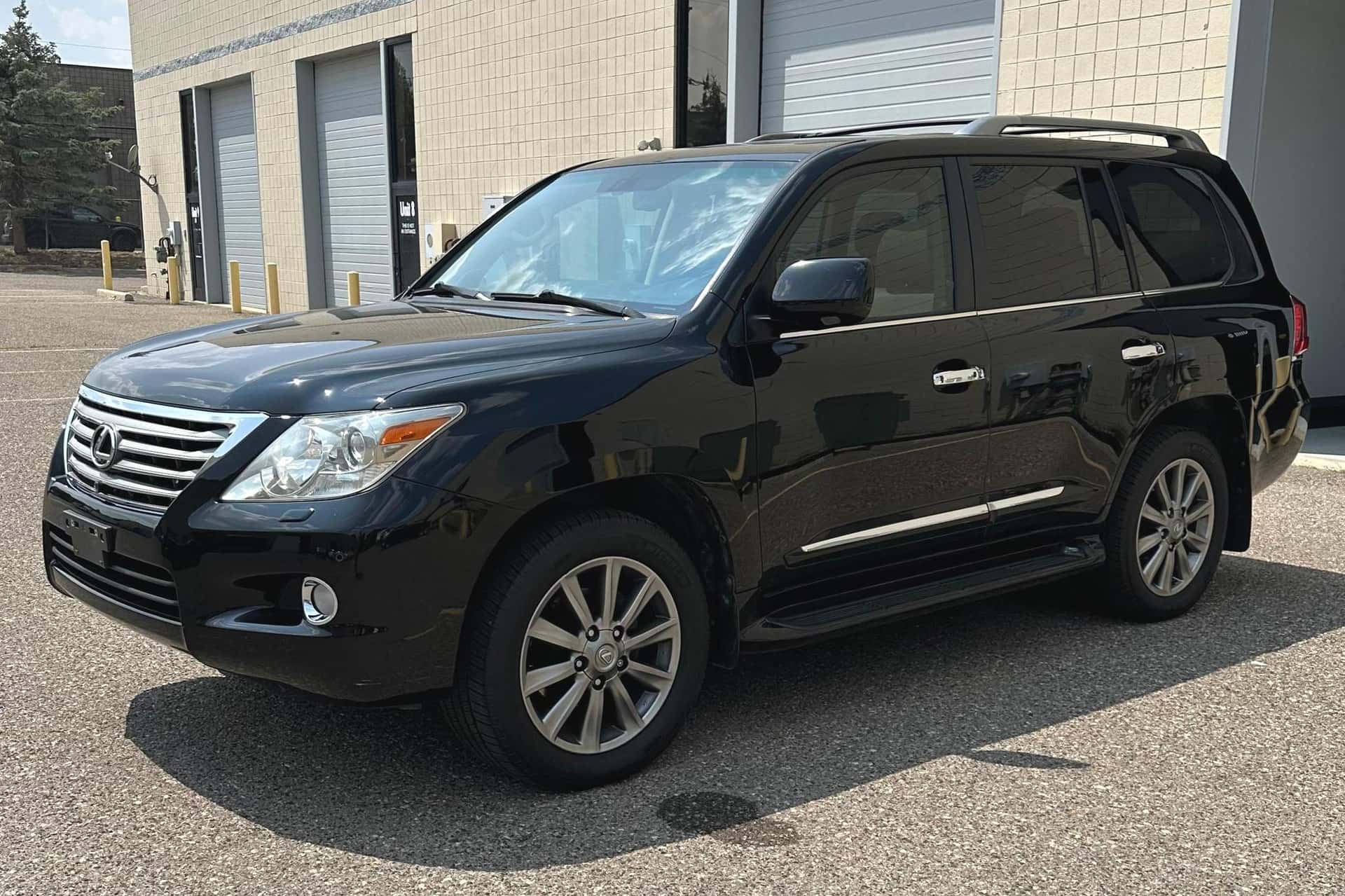 2011 Lexus LX sold for $22,250