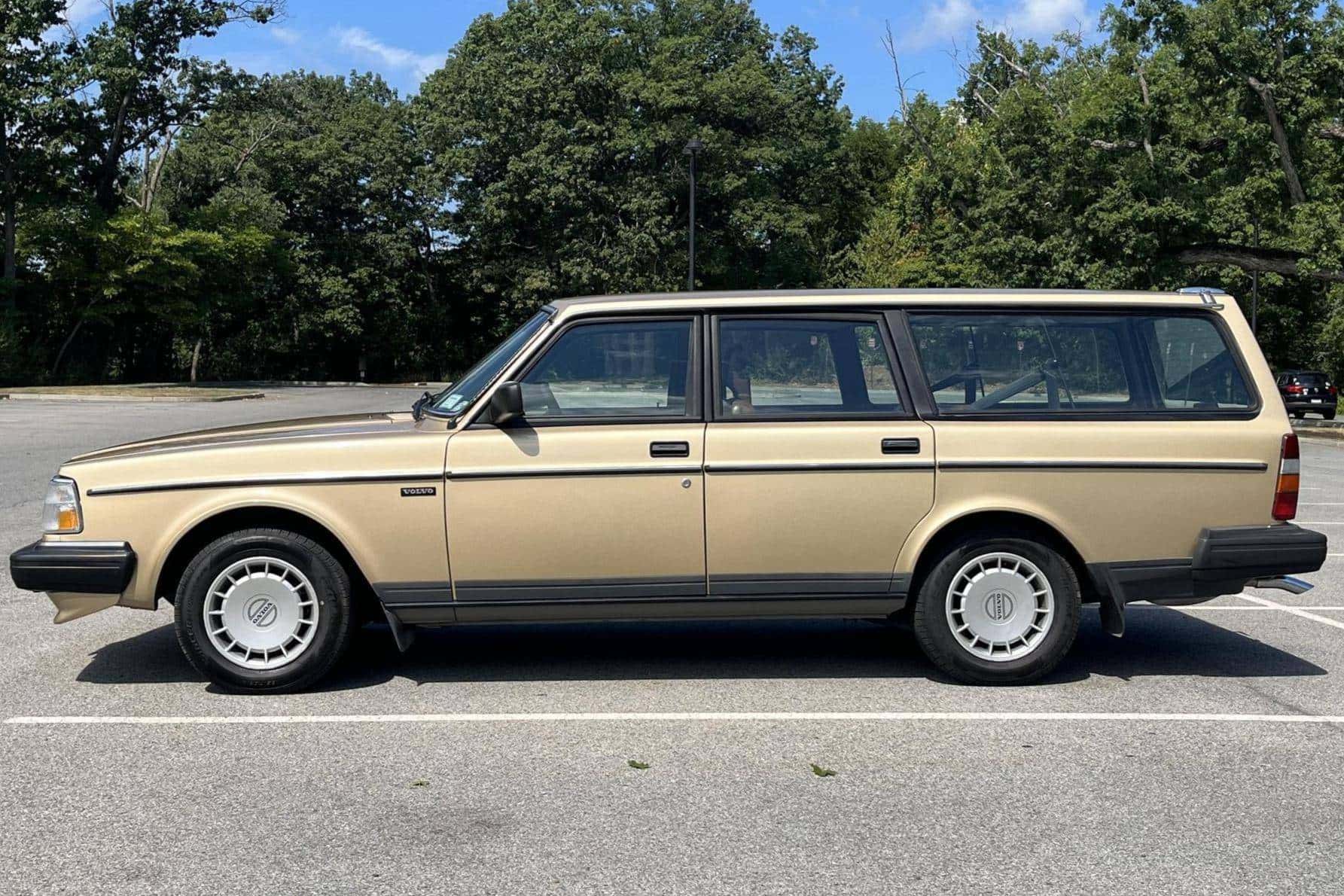 1988 Volvo 240 sold for $7,569