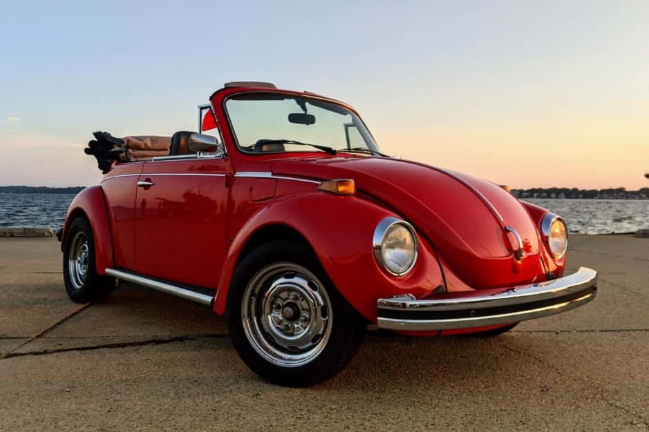 1975 Volkswagen Super Beetle sold for $9,800