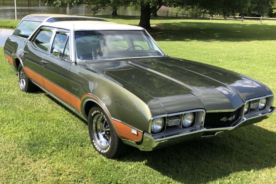 1968 Oldsmobile Vista Cruiser sold for $30,250