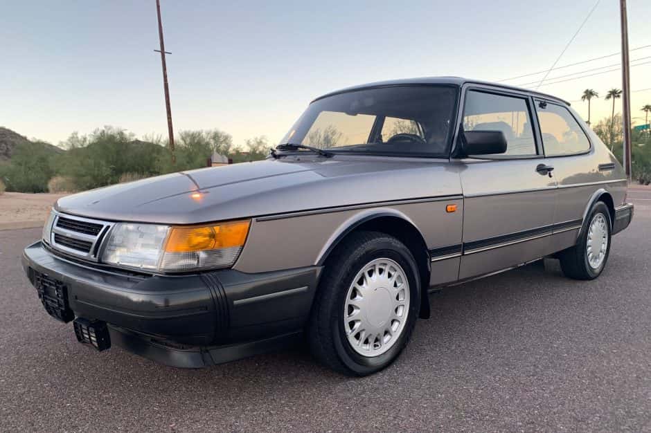 1990 Saab 900 sold for $5,000