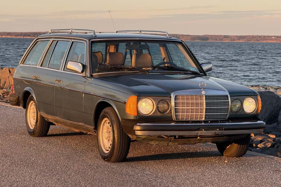 1983 Mercedes-Benz W123 sold for $7,000