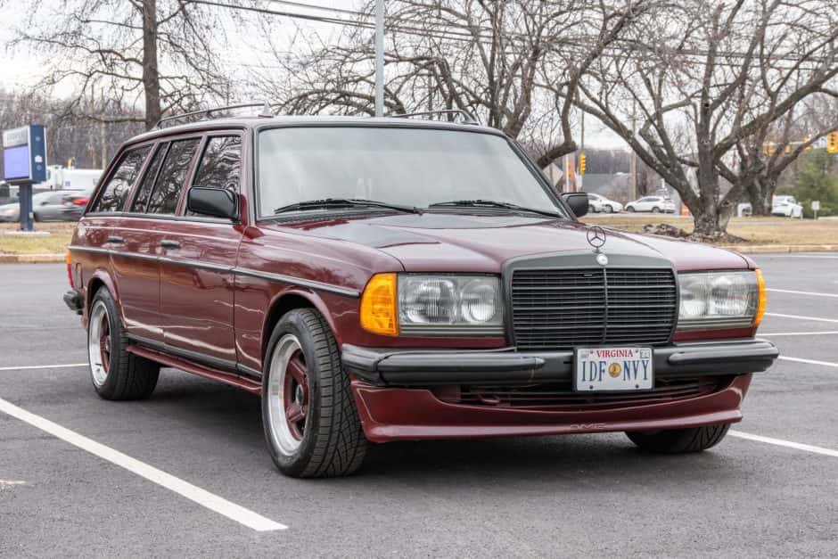 1980 Mercedes-Benz W123 sold for $19,000
