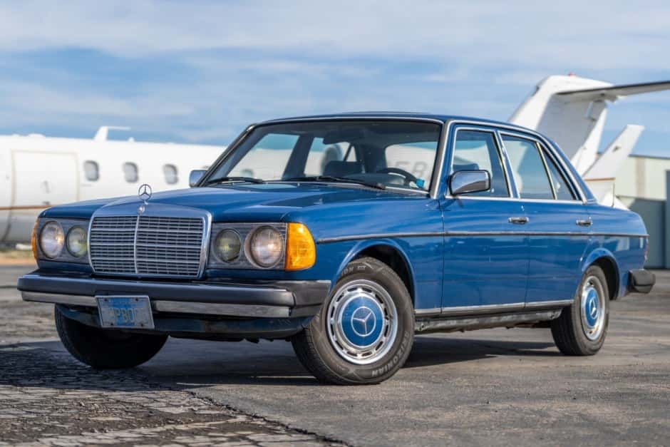 1983 Mercedes-Benz W123 sold for $5,620