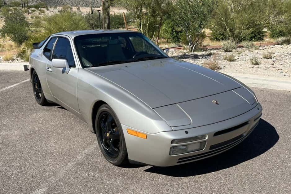 1989 Porsche 944 sold for $13,699