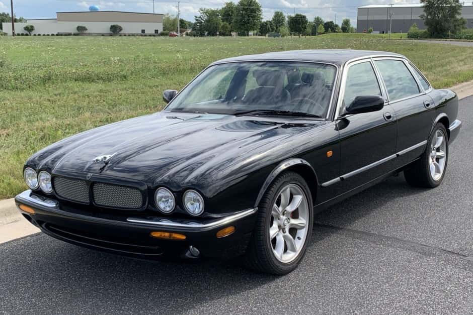 1998 Jaguar X308 XJR (1998-2003) sold for $10,300