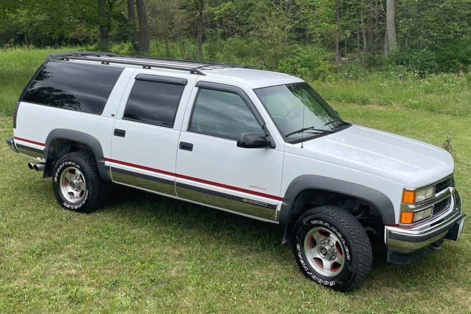 1995 Chevrolet Suburban (GMT400 1992-1999) sold for $27,500