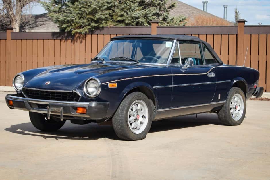 1982 Fiat 124 Spider (1966-1985) sold for $2,400