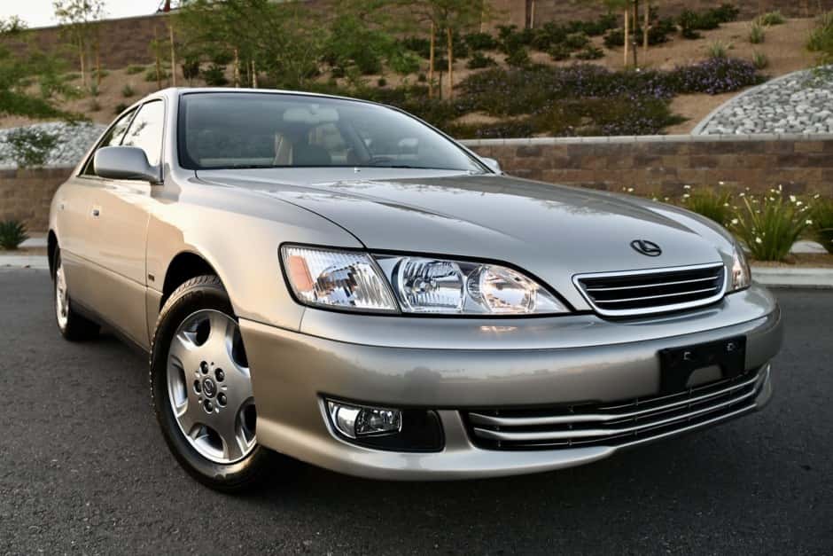 2001 Lexus ES sold for $15,250