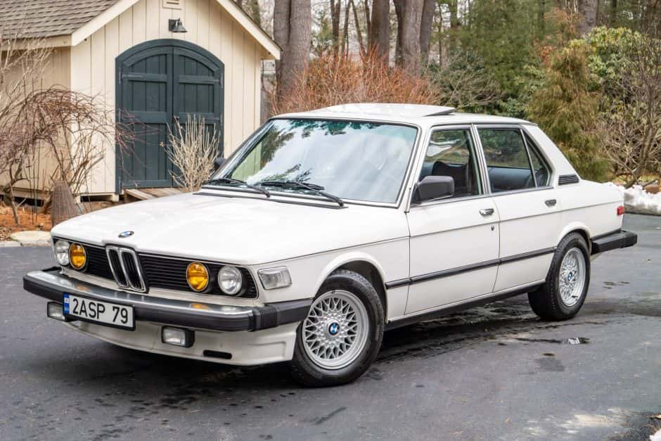 1981 BMW E12 5-Series sold for $11,300
