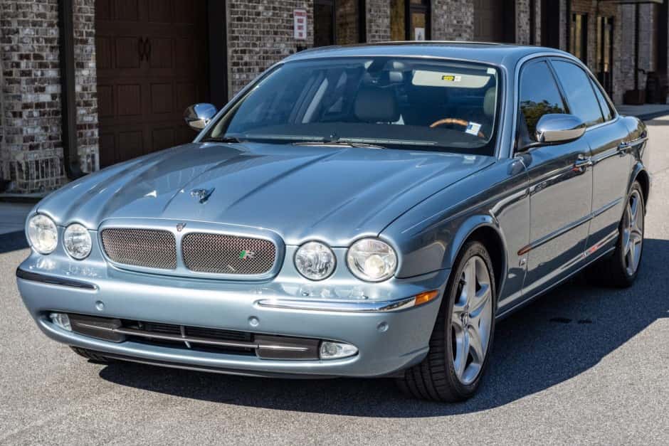 2004 Jaguar X350/X356/X358 XJR (2004-2009) sold for $13,000