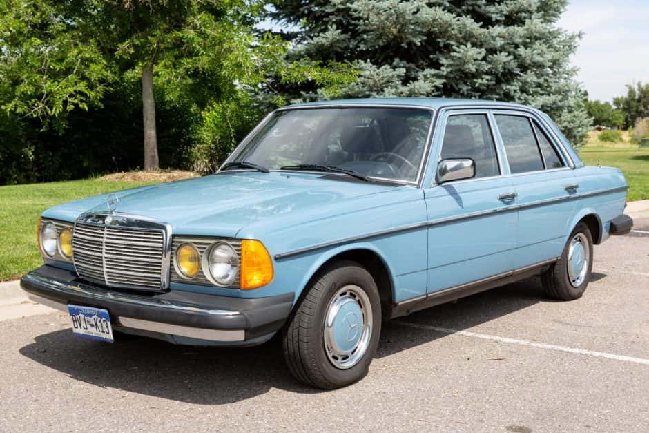 1982 Mercedes-Benz W123 sold for $14,250