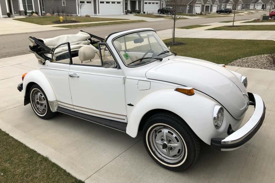 1977 Volkswagen Super Beetle sold for $15,750