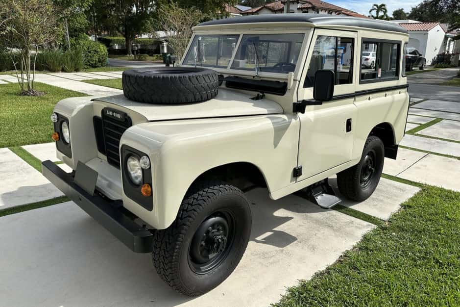 1974 Land Rover Series 88 sold for $21,000