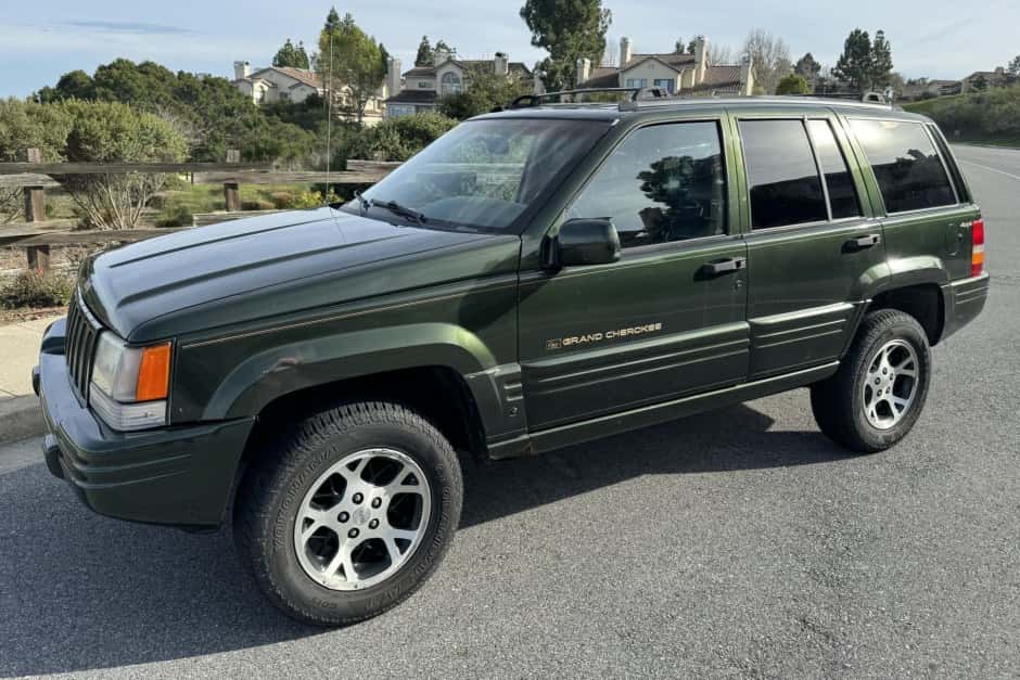 1996 Jeep ZJ Grand Cherokee sold for $5,350