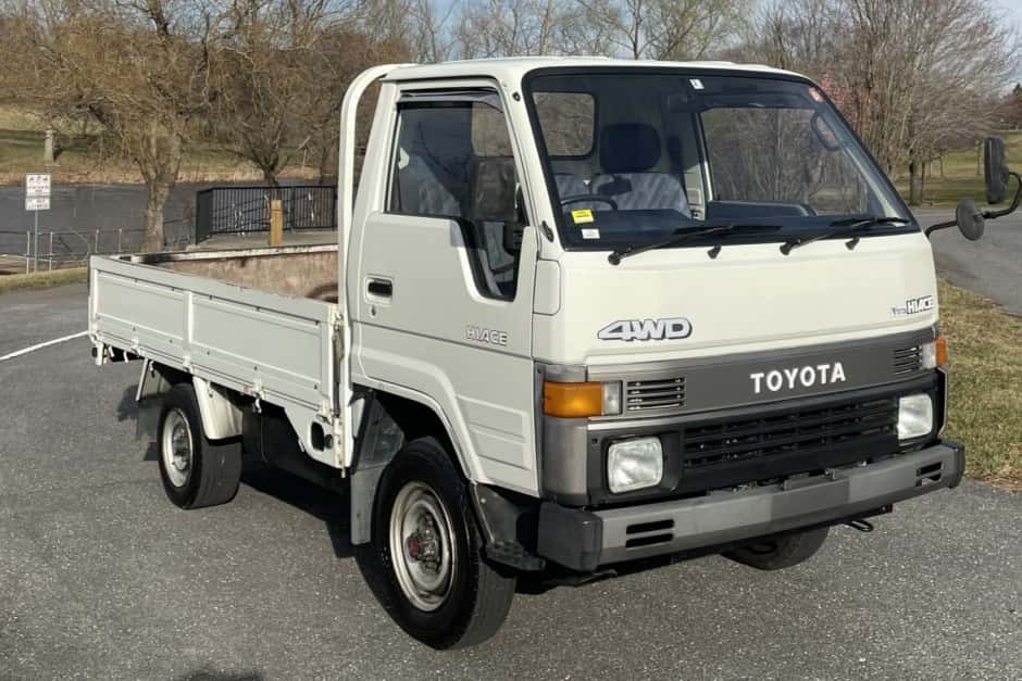 1989 Toyota HiAce sold for $11,251