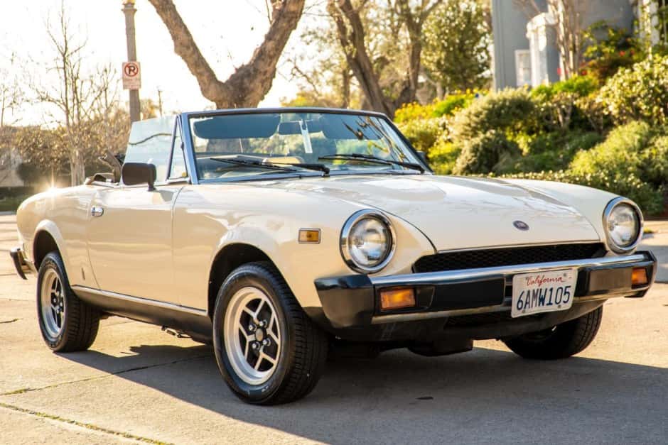 1981 Fiat 124 Spider (1966-1985) sold for $8,600