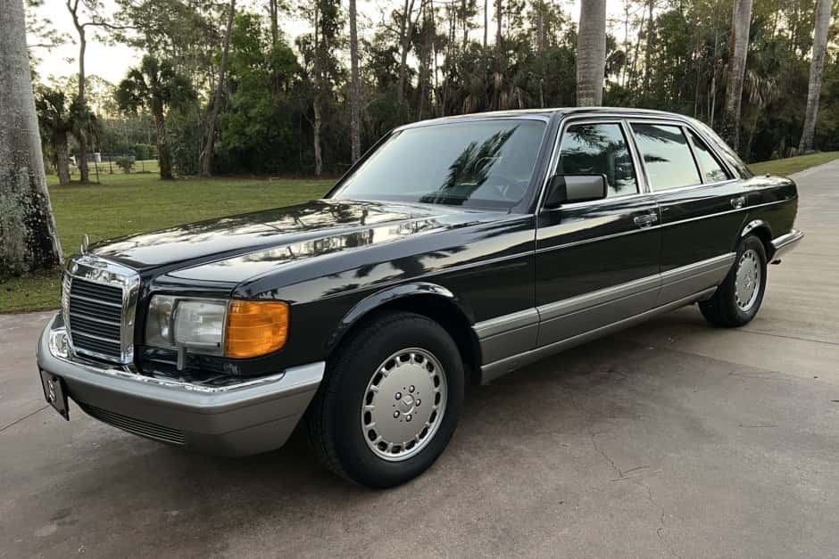 1986 Mercedes-Benz W126 S-Class sold for $14,000