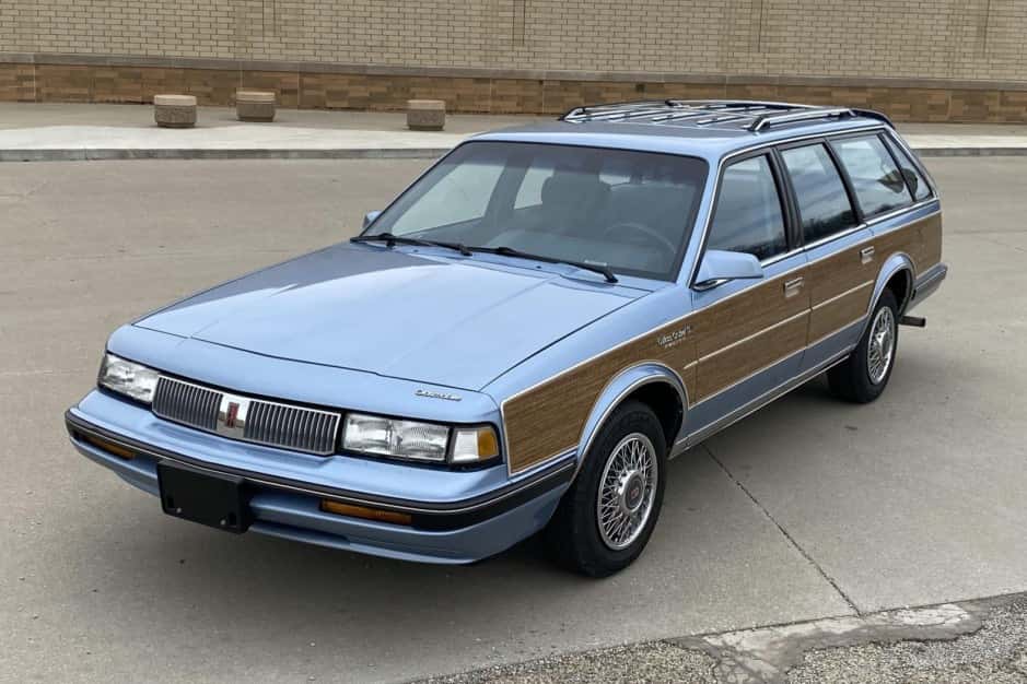 1990 Oldsmobile Cutlass sold for $11,800