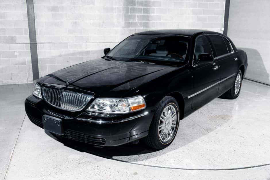 2010 Lincoln Town Car sold for $46,007