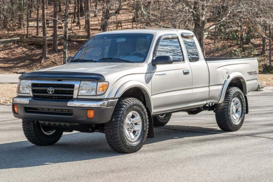 2000 Toyota Tacoma (N1X0 1995-2005) sold for $28,250