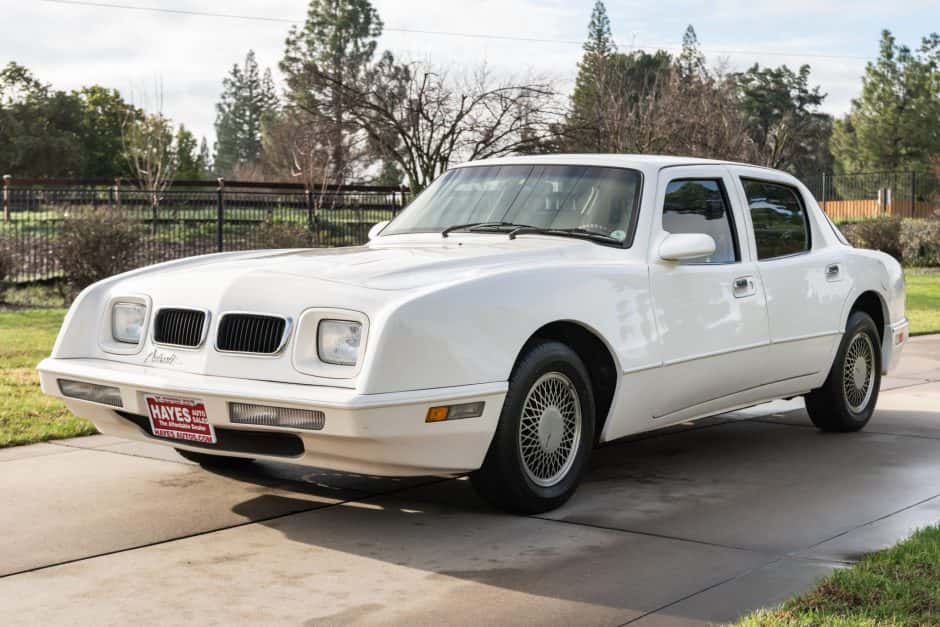 1990 Studebaker Avanti sold for $14,141