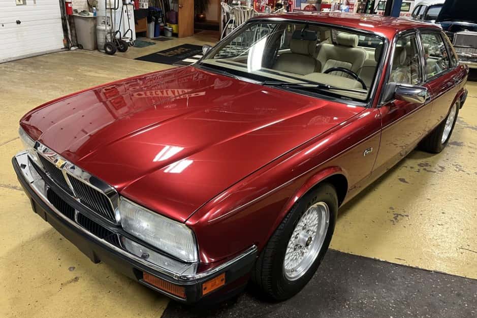 1994 Jaguar XJ40 XJ (1988-1994) sold for $18,000