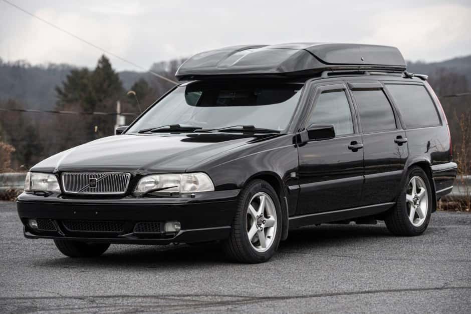 1998 Volvo V70R sold for $11,150