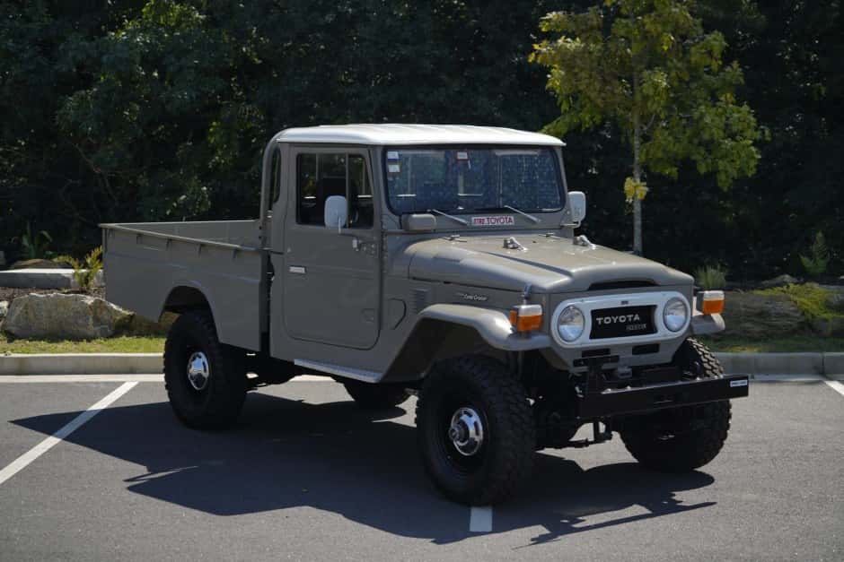 1977 Toyota Land Cruiser FJ45 sold for $27,500