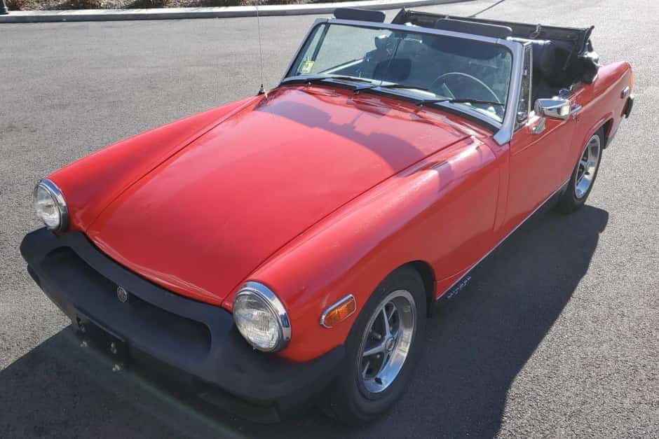 1975 MG Midget sold for $4,800