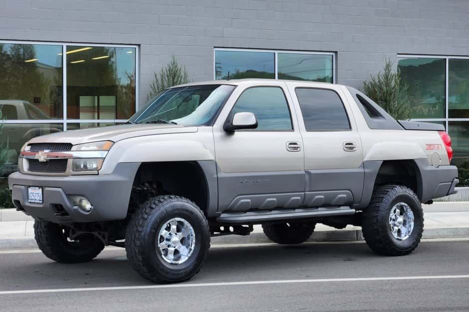 2002 Chevrolet Avalanche sold for $12,999