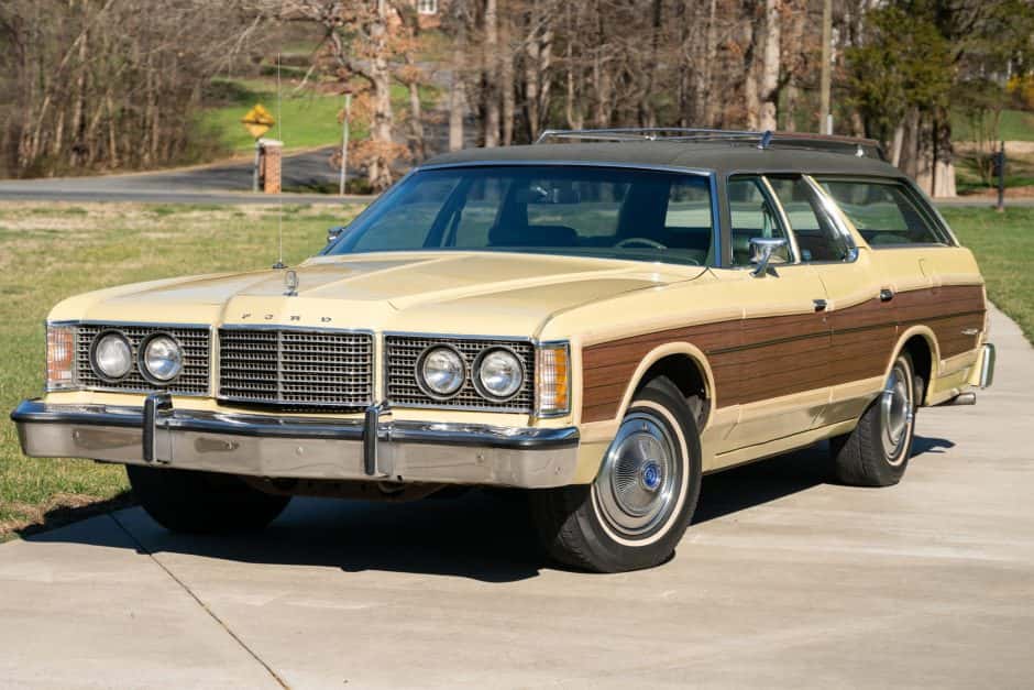 1974 Ford Country Squire sold for $10,250