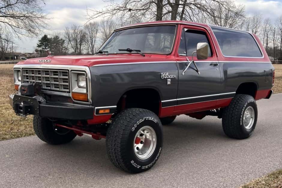 1985 Dodge Ramcharger / Plymouth Trail Duster sold for $18,765