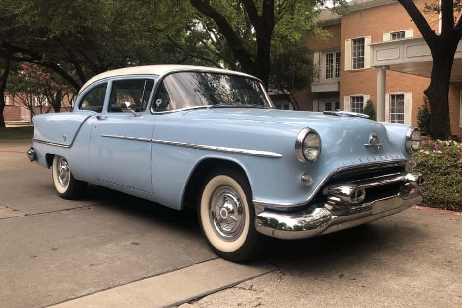 1954 Oldsmobile 88 sold for $15,850