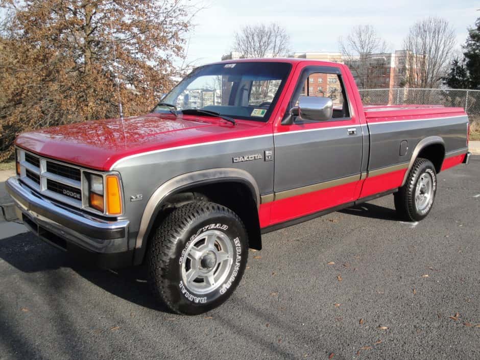 1988 Dodge Dakota (1987-1996) sold for $8,300