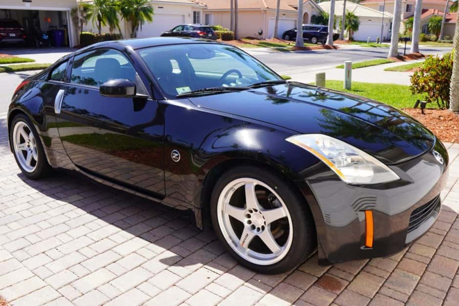 2003 Nissan 350Z sold for $15,987