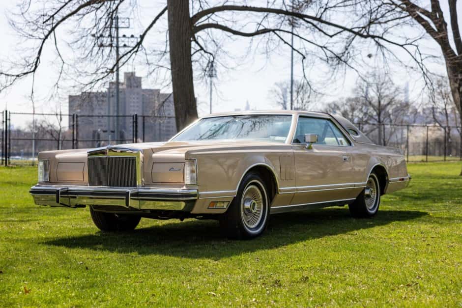 1979 Lincoln Continental Mark V (1977-1979) sold for $8,500