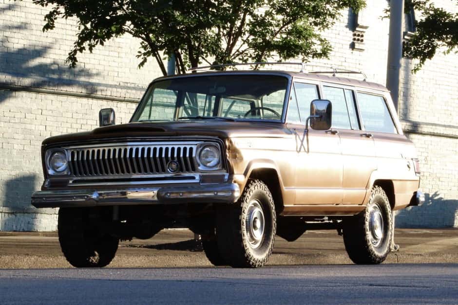 1968 Jeep SJ Wagoneer sold for $15,444