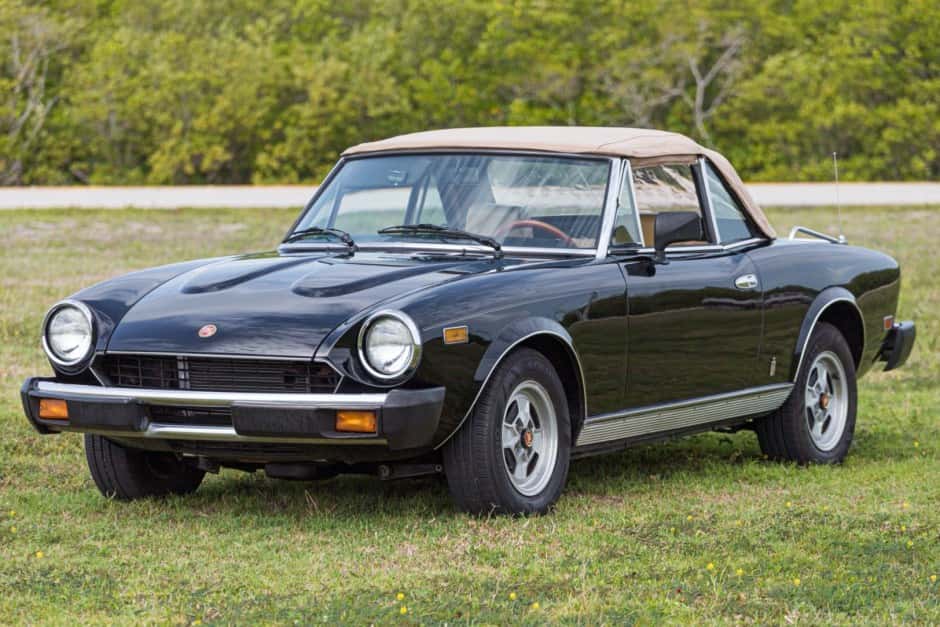 1981 Fiat 124 Spider (1966-1985) sold for $12,500