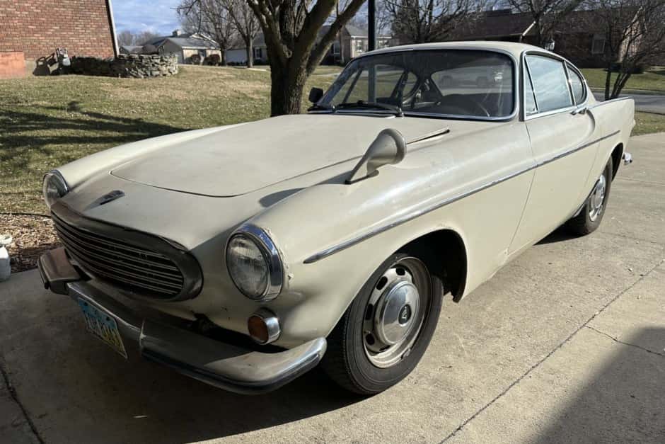 1967 Volvo P1800/1800 sold for $8,600
